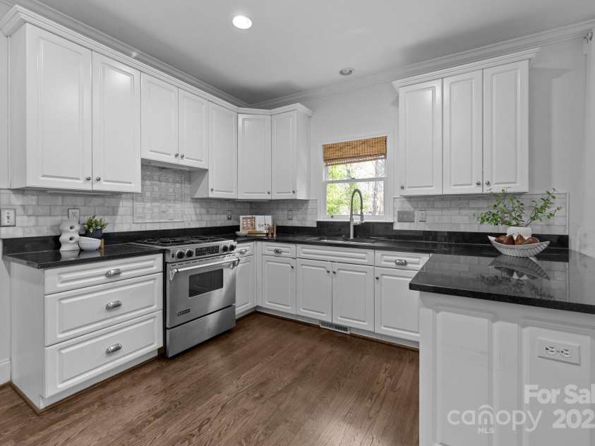 5303 Shasta Hill Court, Charlotte, NC 28211.  MLS# CAR4194738, YatesRealty ID 14138. 