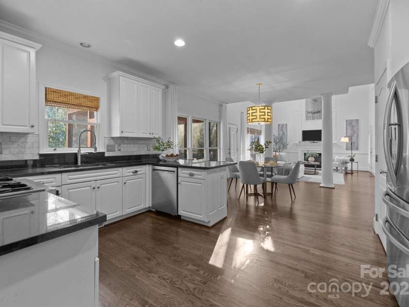 5303 Shasta Hill Court, Charlotte, NC 28211.  MLS# CAR4194738, YatesRealty ID 14138. 