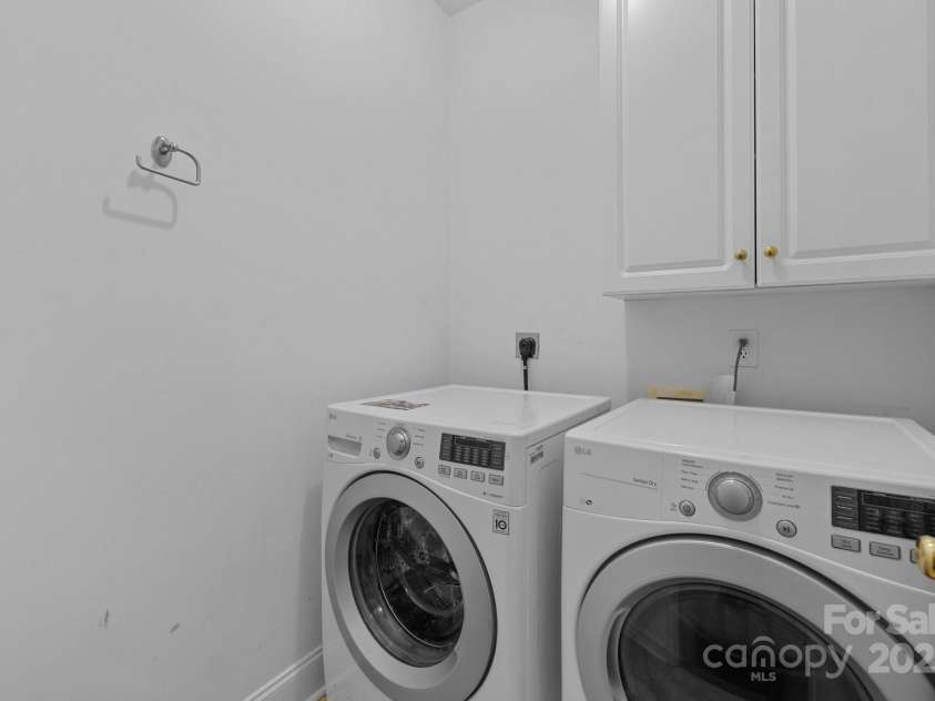 5303 Shasta Hill Court, Charlotte, NC 28211.  MLS# CAR4194738, YatesRealty ID 14138. 