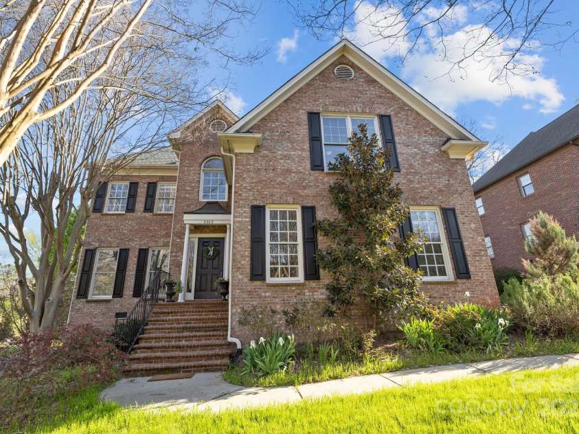 5303 Shasta Hill Court, Charlotte, NC 28211.  MLS# CAR4194738, YatesRealty ID 14138. 