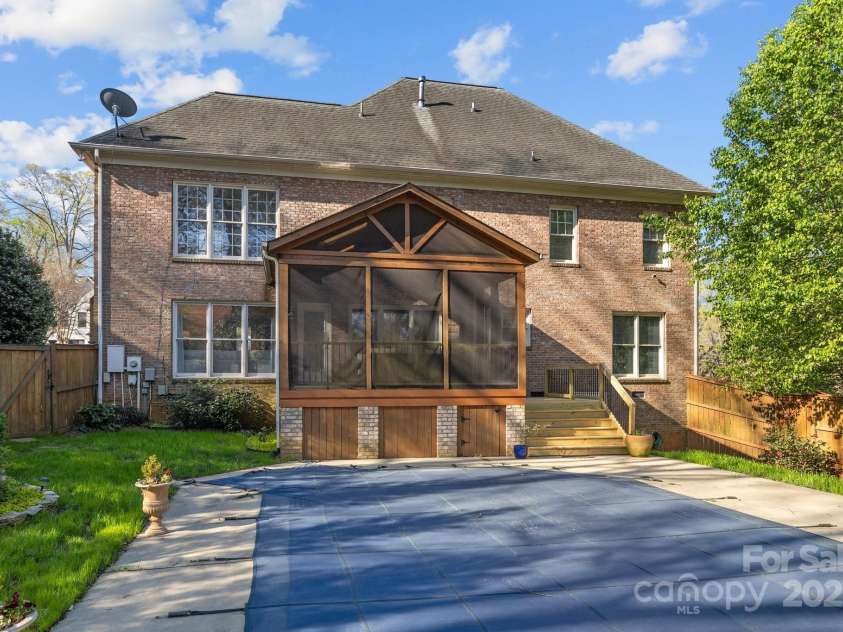 5303 Shasta Hill Court, Charlotte, NC 28211.  MLS# CAR4194738, YatesRealty ID 14138. 