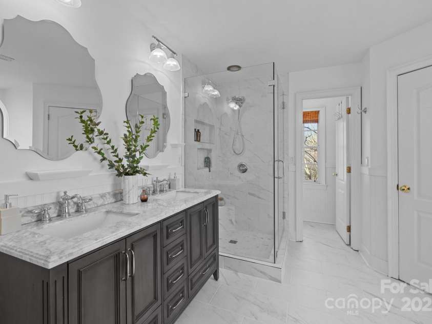 5303 Shasta Hill Court, Charlotte, NC 28211.  MLS# CAR4194738, YatesRealty ID 14138. 