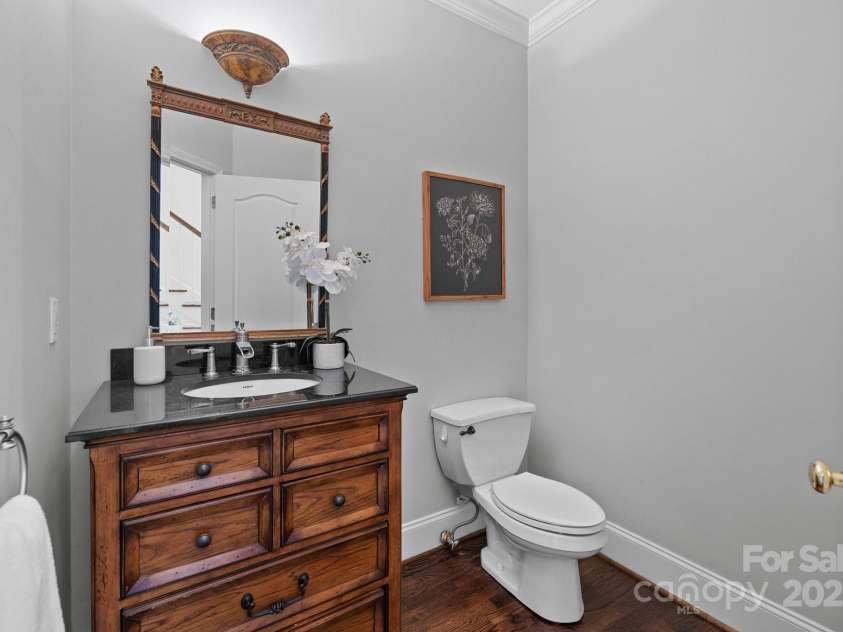 5303 Shasta Hill Court, Charlotte, NC 28211.  MLS# CAR4194738, YatesRealty ID 14138. 