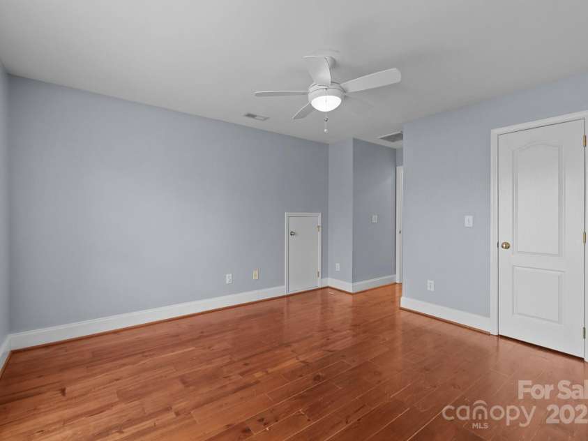 5303 Shasta Hill Court, Charlotte, NC 28211.  MLS# CAR4194738, YatesRealty ID 14138. 