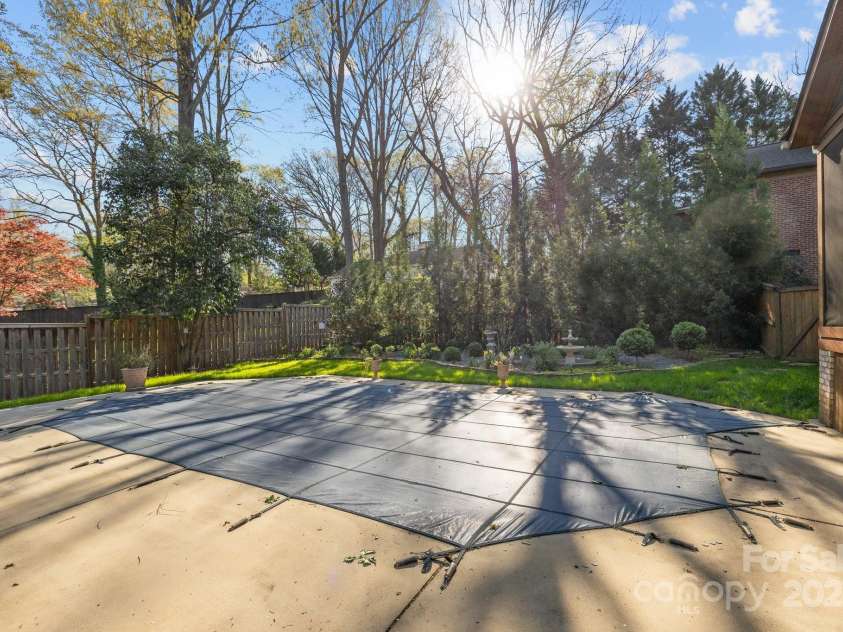 5303 Shasta Hill Court, Charlotte, NC 28211.  MLS# CAR4194738, YatesRealty ID 14138. 