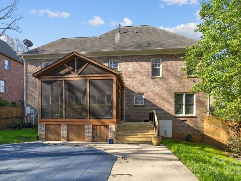 5303 Shasta Hill Court, Charlotte, NC 28211.  MLS# CAR4194738, YatesRealty ID 14138. 