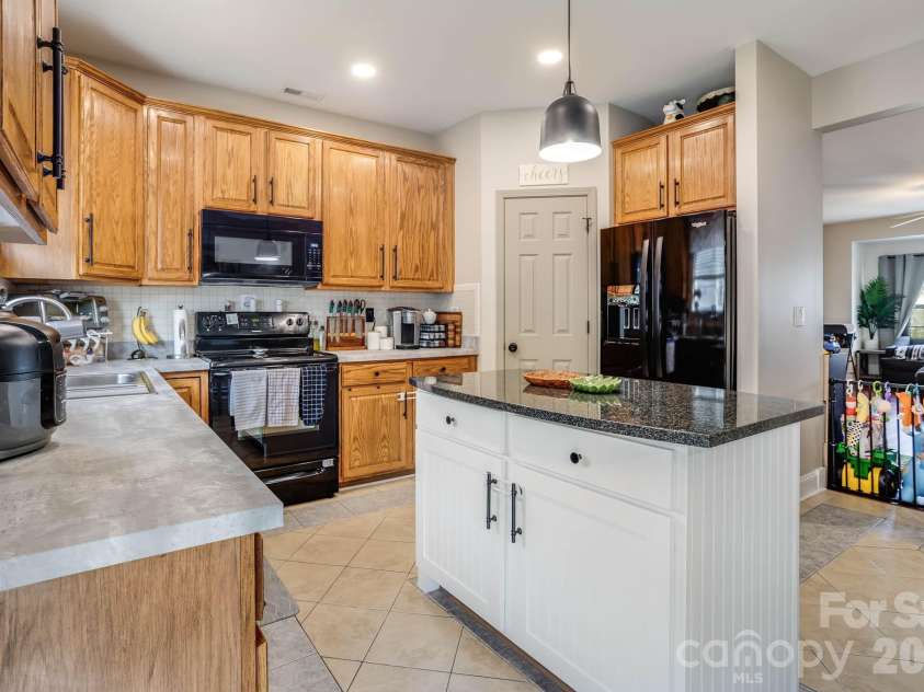 128 Rock Ridge Lane, Mount Holly, NC 28120.  MLS# CAR4359676, YatesRealty ID 14139. 