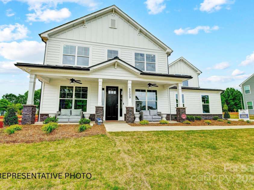 8692 Acadia Parkway, Sherrills Ford, NC 28673.  MLS# CAR4258261, YatesRealty ID 14139. 