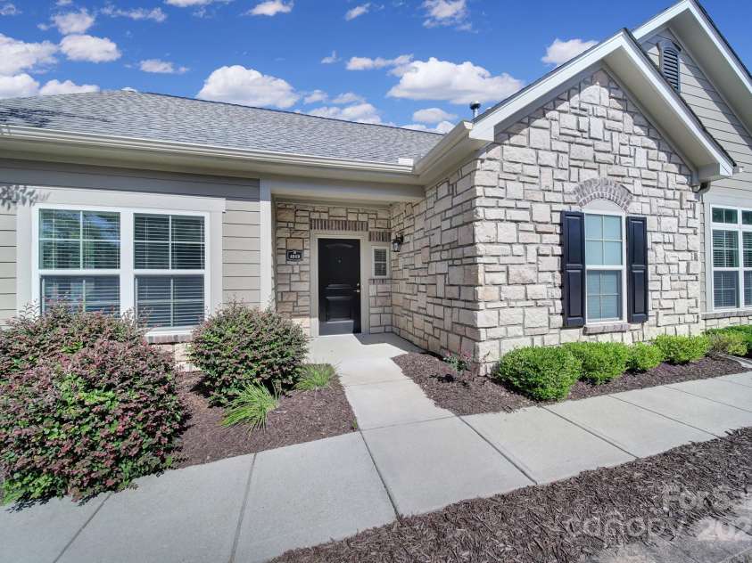 4919 Polo Gate Boulevard, Charlotte, NC 28216.  MLS# CAR4276719, YatesRealty ID 14140. 4919 Polo Gate Boulevard