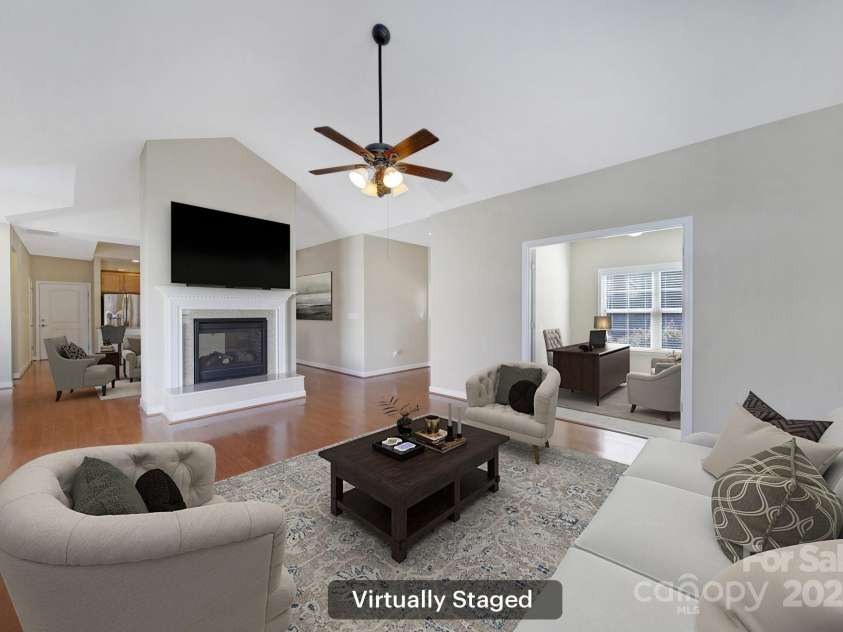 4919 Polo Gate Boulevard, Charlotte, NC 28216.  MLS# CAR4276719, YatesRealty ID 14140. Family Room
