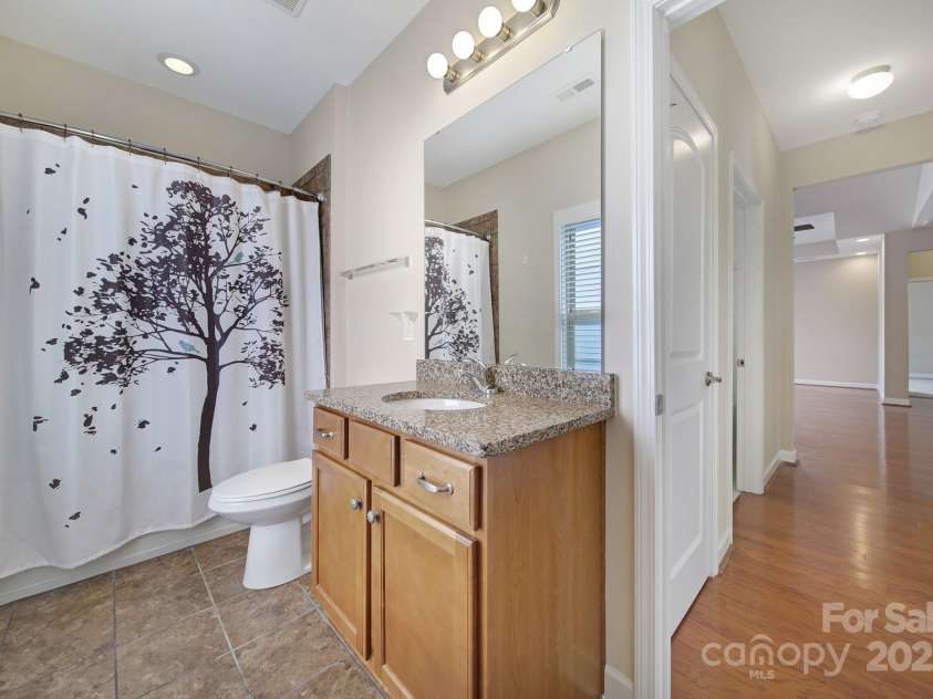 4919 Polo Gate Boulevard, Charlotte, NC 28216.  MLS# CAR4276719, YatesRealty ID 14140. Full Bathroom