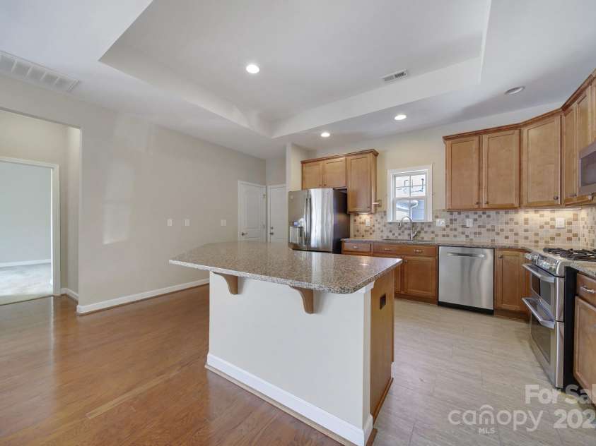 4919 Polo Gate Boulevard, Charlotte, NC 28216.  MLS# CAR4276719, YatesRealty ID 14140. Kitchen