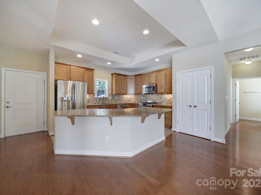 4919 Polo Gate Boulevard, Charlotte, NC 28216.  MLS# CAR4276719, YatesRealty ID 14140. Kitchen