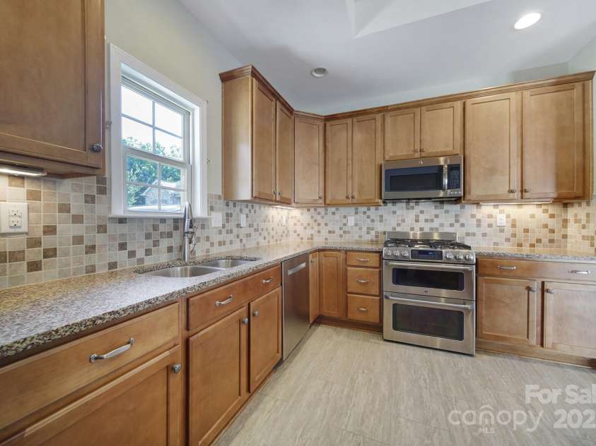 4919 Polo Gate Boulevard, Charlotte, NC 28216.  MLS# CAR4276719, YatesRealty ID 14140. Kitchen