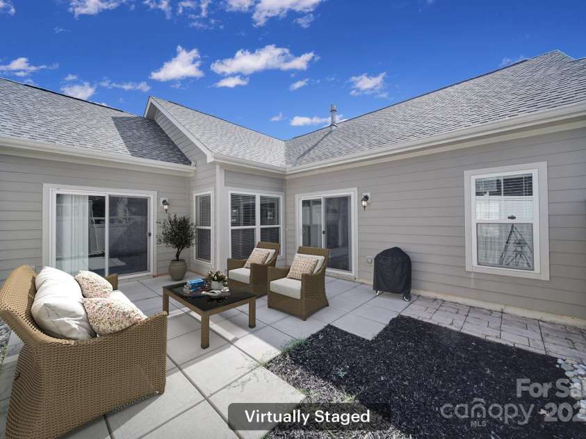 4919 Polo Gate Boulevard, Charlotte, NC 28216.  MLS# CAR4276719, YatesRealty ID 14140. Patio