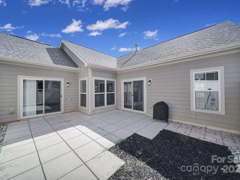 4919 Polo Gate Boulevard, Charlotte, NC 28216.  MLS# CAR4276719, YatesRealty ID 14140. Patio