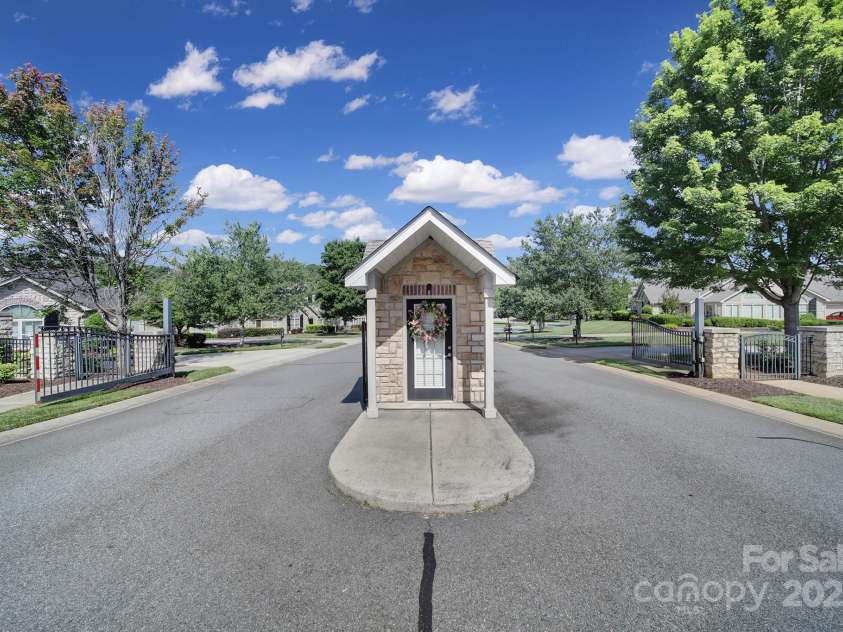 4919 Polo Gate Boulevard, Charlotte, NC 28216.  MLS# CAR4276719, YatesRealty ID 14140. Polo Club at Mountain Island Lake