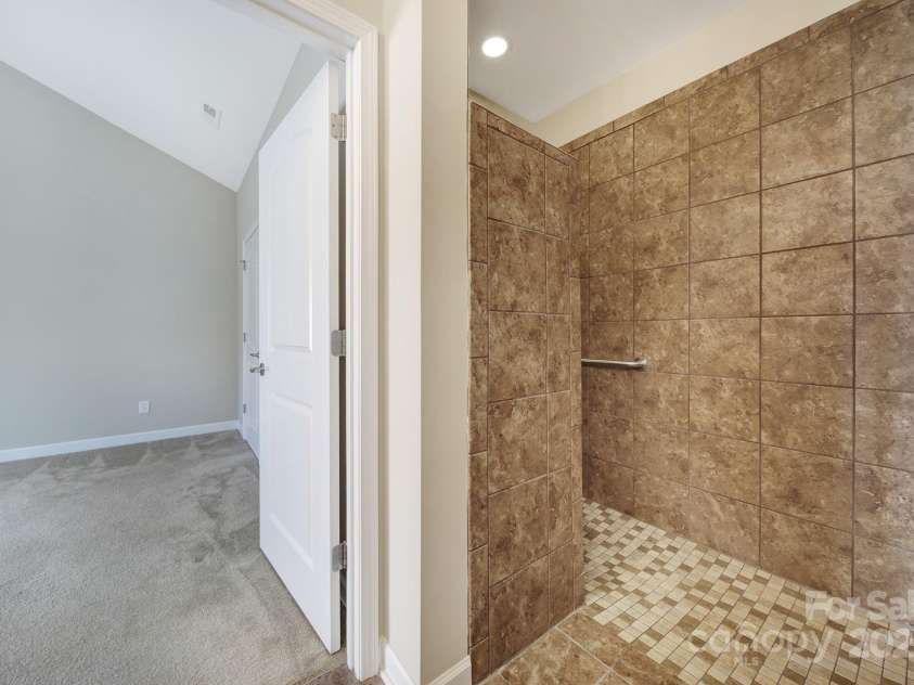 4919 Polo Gate Boulevard, Charlotte, NC 28216.  MLS# CAR4276719, YatesRealty ID 14140. Primary Bathroom