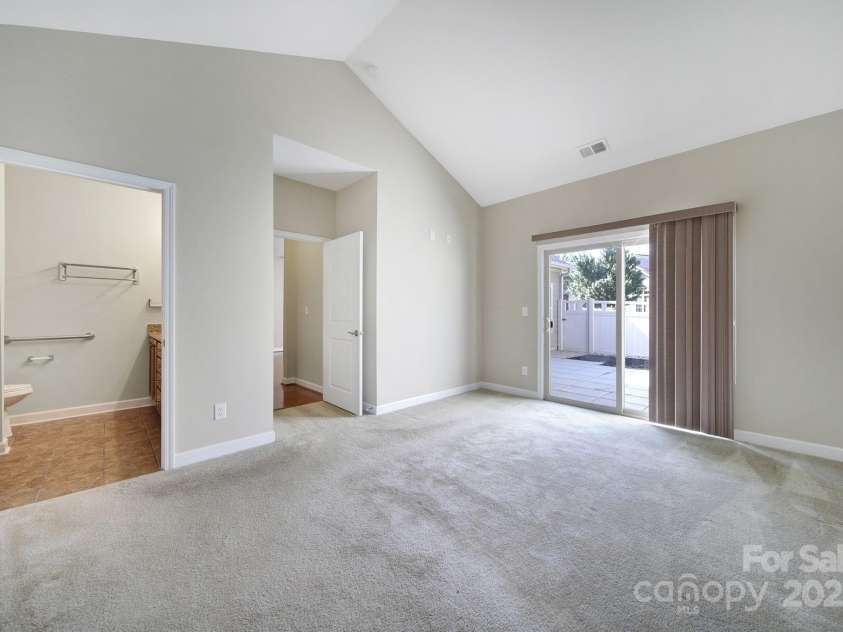 4919 Polo Gate Boulevard, Charlotte, NC 28216.  MLS# CAR4276719, YatesRealty ID 14140. Primary Bedroom