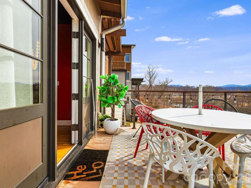 26 Upstream Way, Asheville, NC 28806.  MLS# CAR4334274, YatesRealty ID 14142. 