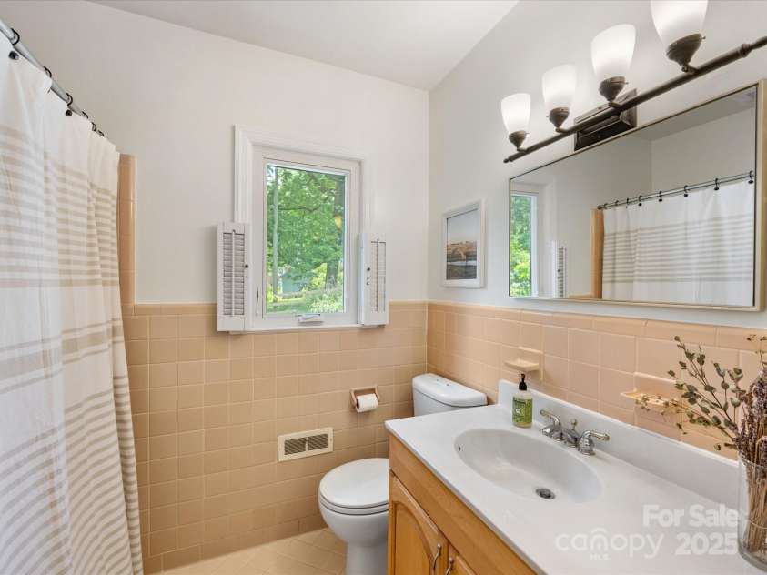 1031 Eldorado Avenue, Charlotte, NC 28262.  MLS# CAR4257964, YatesRealty ID 14143. 