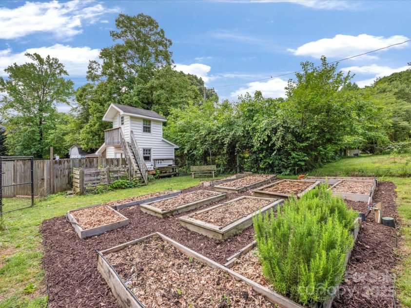 1031 Eldorado Avenue, Charlotte, NC 28262.  MLS# CAR4257964, YatesRealty ID 14143. 