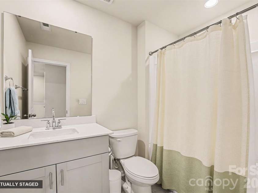 5530 Worrell Way, Kannapolis, NC 28081.  MLS# CAR4371575, YatesRealty ID 14143. Full Bathroom Upstairs