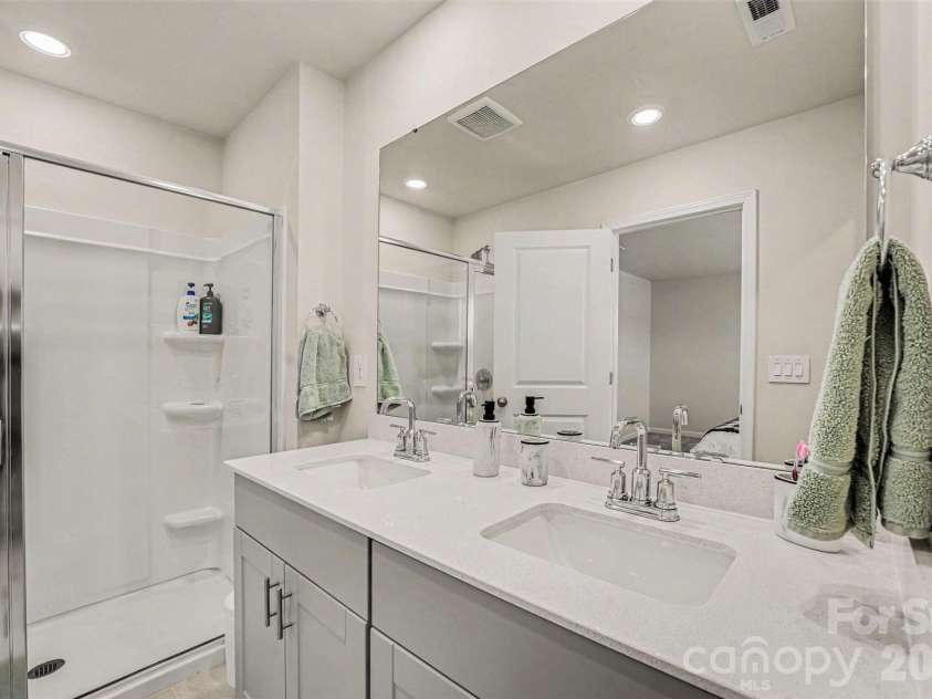 5530 Worrell Way, Kannapolis, NC 28081.  MLS# CAR4371575, YatesRealty ID 14143. Master Bathroom