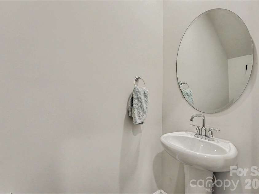 5530 Worrell Way, Kannapolis, NC 28081.  MLS# CAR4371575, YatesRealty ID 14143. Powder Room