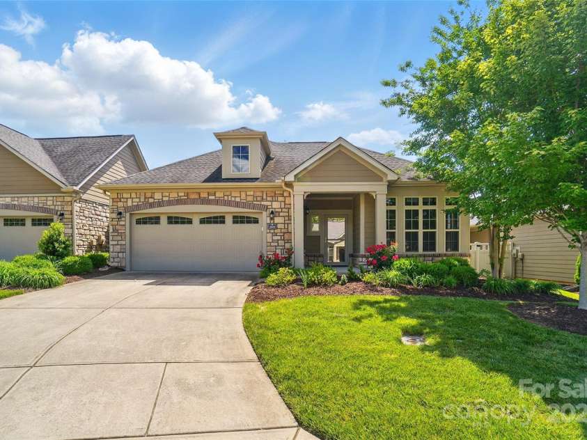 5028 Polo Gate Boulevard, Charlotte, NC 28216.  MLS# CAR4254991, YatesRealty ID 14146. 