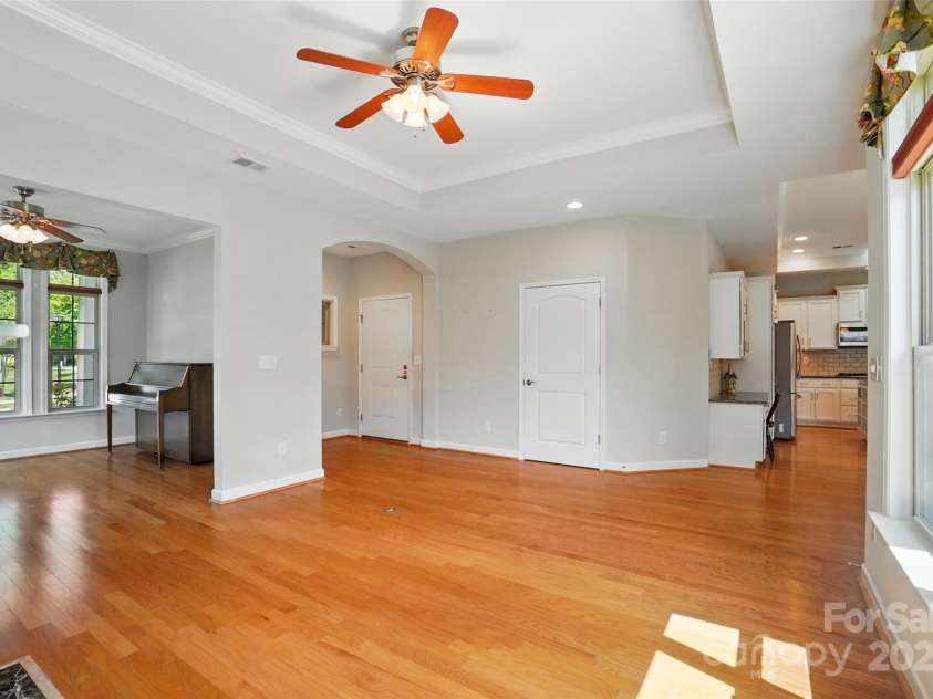 5028 Polo Gate Boulevard, Charlotte, NC 28216.  MLS# CAR4254991, YatesRealty ID 14146. 