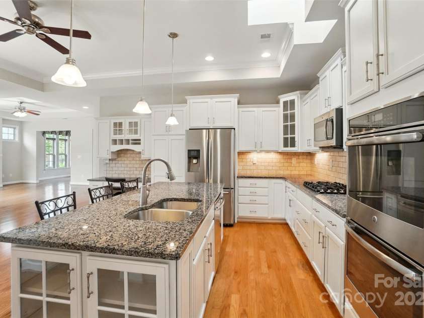 5028 Polo Gate Boulevard, Charlotte, NC 28216.  MLS# CAR4254991, YatesRealty ID 14146. 