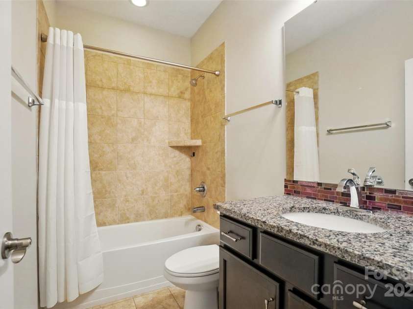 5028 Polo Gate Boulevard, Charlotte, NC 28216.  MLS# CAR4254991, YatesRealty ID 14146. 