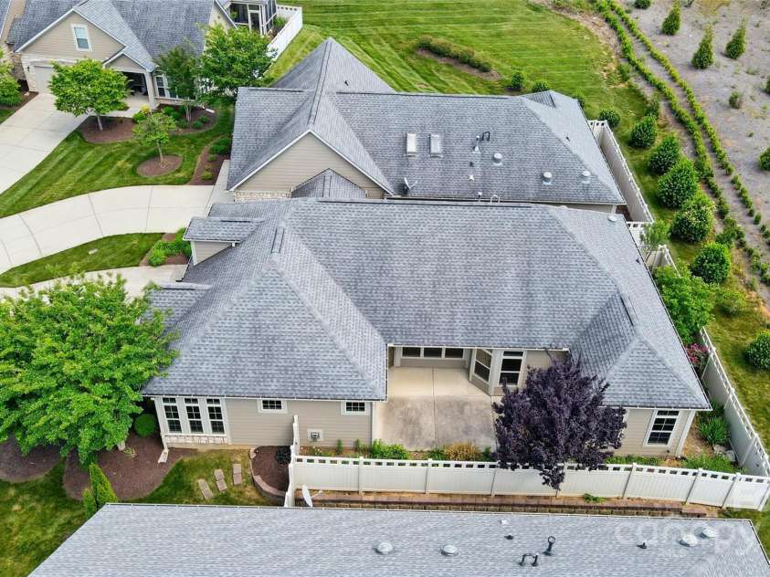 5028 Polo Gate Boulevard, Charlotte, NC 28216.  MLS# CAR4254991, YatesRealty ID 14146. 