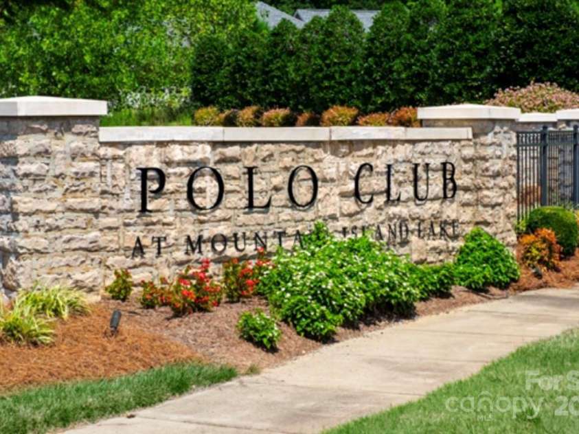 5028 Polo Gate Boulevard, Charlotte, NC 28216.  MLS# CAR4254991, YatesRealty ID 14146. 