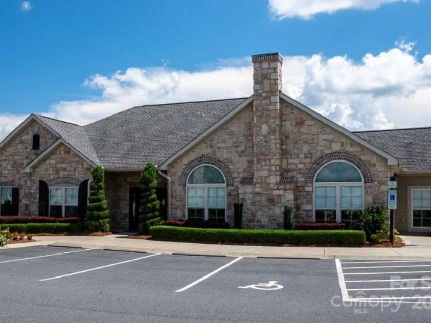 5028 Polo Gate Boulevard, Charlotte, NC 28216.  MLS# CAR4254991, YatesRealty ID 14146. 