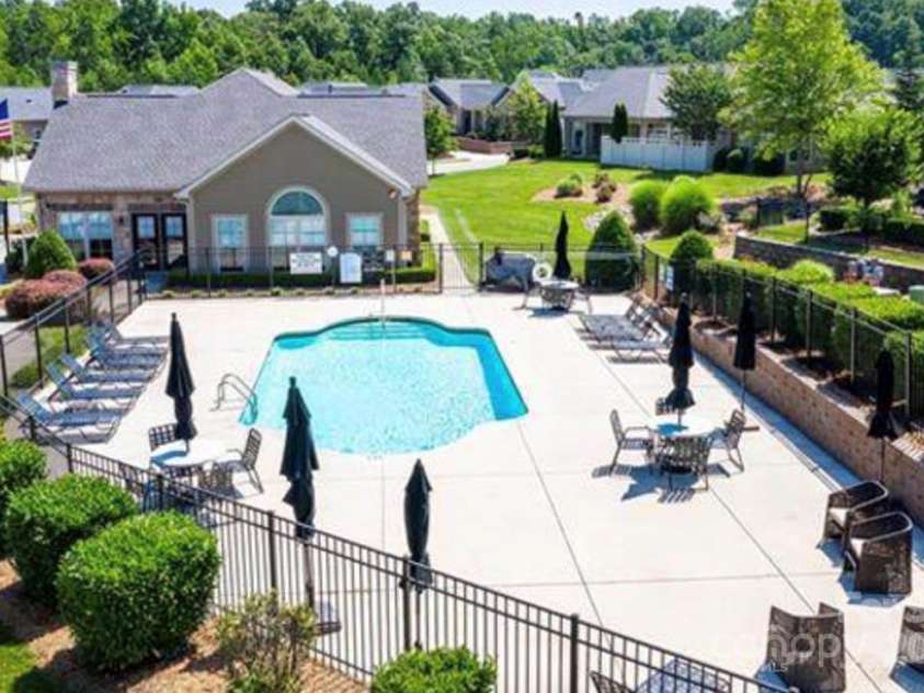 5028 Polo Gate Boulevard, Charlotte, NC 28216.  MLS# CAR4254991, YatesRealty ID 14146. 