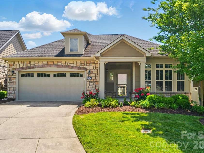 5028 Polo Gate Boulevard, Charlotte, NC 28216.  MLS# CAR4340520, YatesRealty ID 14146. 