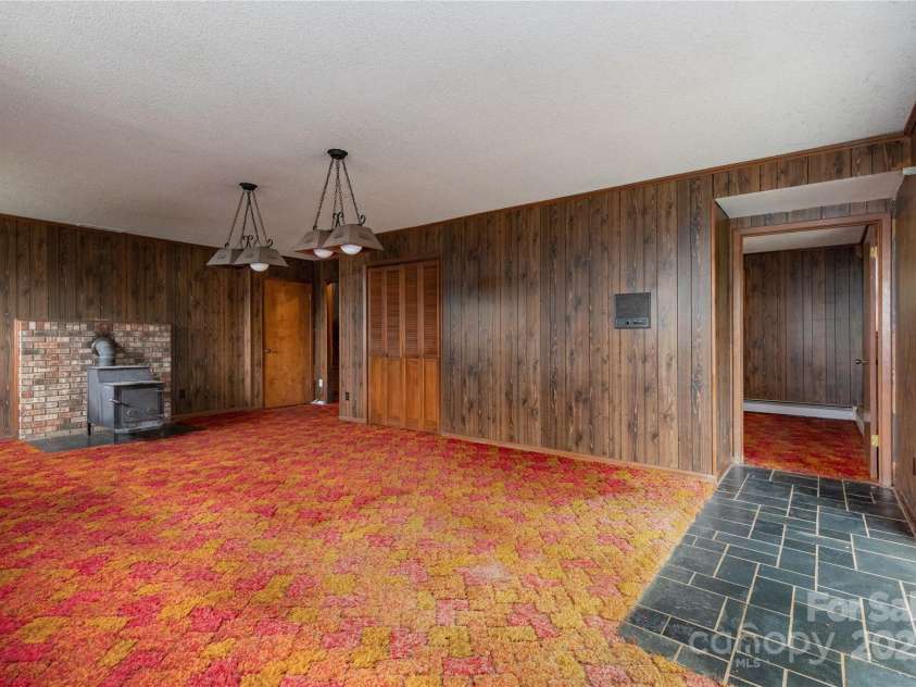 67 Old Turkey Creek Road, Leicester, NC 28748.  MLS# CAR4257740, YatesRealty ID 14147. Family Room