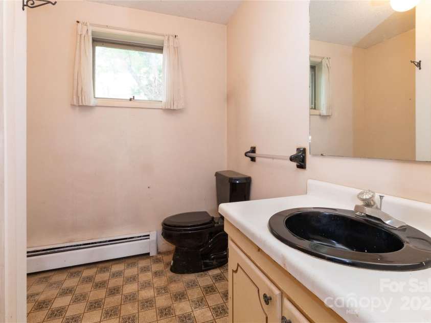 67 Old Turkey Creek Road, Leicester, NC 28748.  MLS# CAR4257740, YatesRealty ID 14147. Half Bath