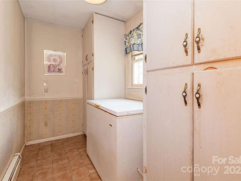 67 Old Turkey Creek Road, Leicester, NC 28748.  MLS# CAR4257740, YatesRealty ID 14147. Walk in Pantry