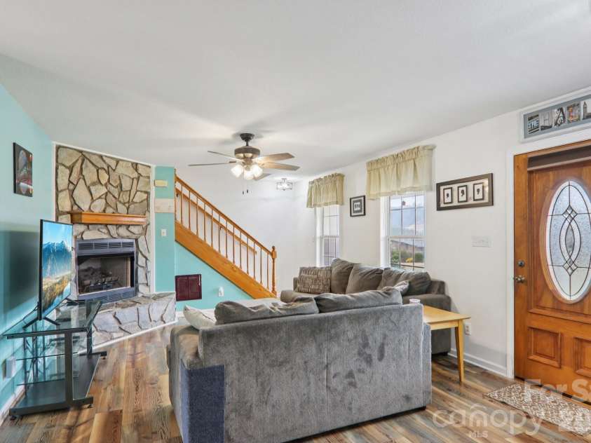 130 Crestview Street, Canton, NC 28716.  MLS# CAR4345646, YatesRealty ID 14149. 