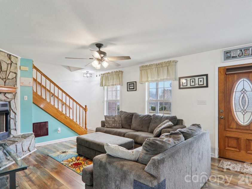 130 Crestview Street, Canton, NC 28716.  MLS# CAR4345646, YatesRealty ID 14149. 