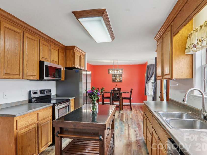 130 Crestview Street, Canton, NC 28716.  MLS# CAR4345646, YatesRealty ID 14149. 