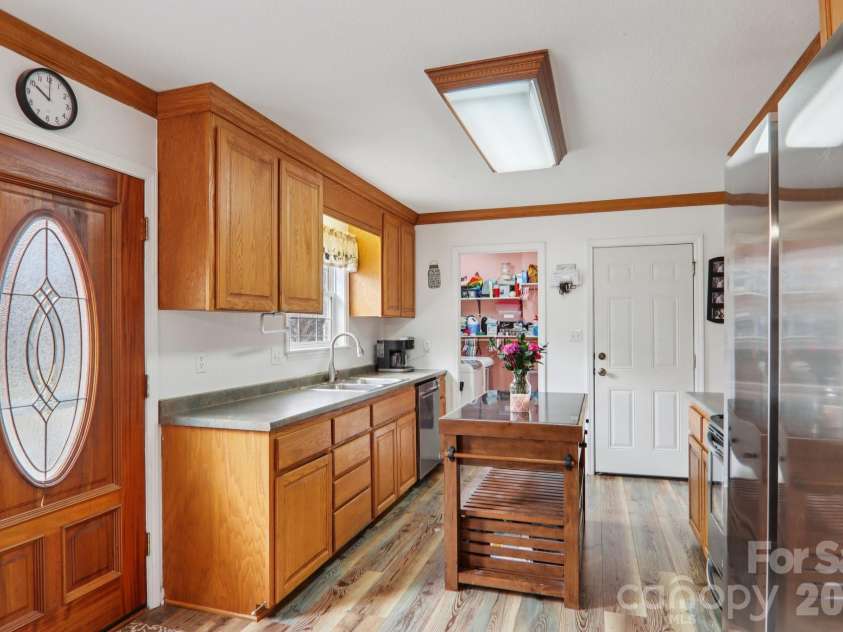 130 Crestview Street, Canton, NC 28716.  MLS# CAR4345646, YatesRealty ID 14149. 