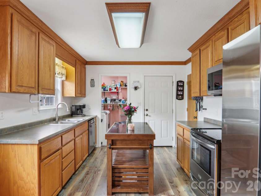 130 Crestview Street, Canton, NC 28716.  MLS# CAR4345646, YatesRealty ID 14149. 
