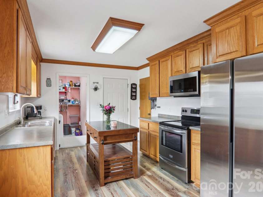 130 Crestview Street, Canton, NC 28716.  MLS# CAR4345646, YatesRealty ID 14149. 