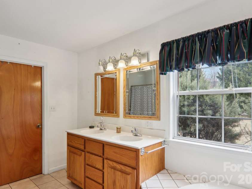 130 Crestview Street, Canton, NC 28716.  MLS# CAR4345646, YatesRealty ID 14149. 