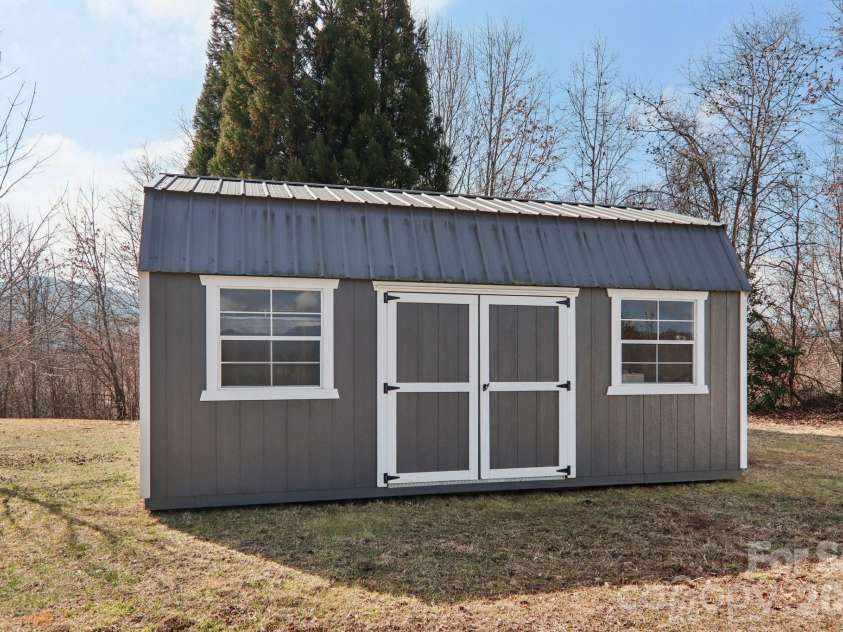 130 Crestview Street, Canton, NC 28716.  MLS# CAR4345646, YatesRealty ID 14149. 