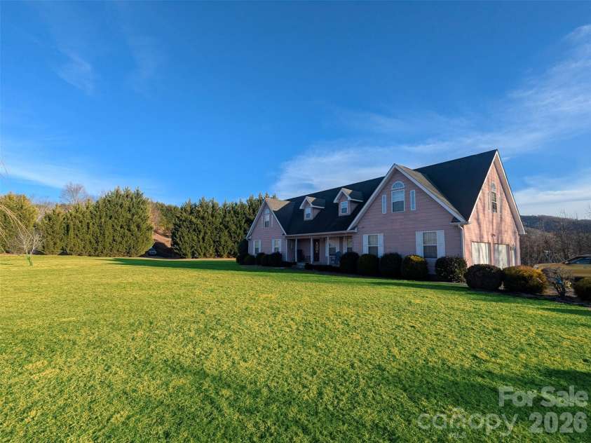 130 Crestview Street, Canton, NC 28716.  MLS# CAR4345646, YatesRealty ID 14149. 